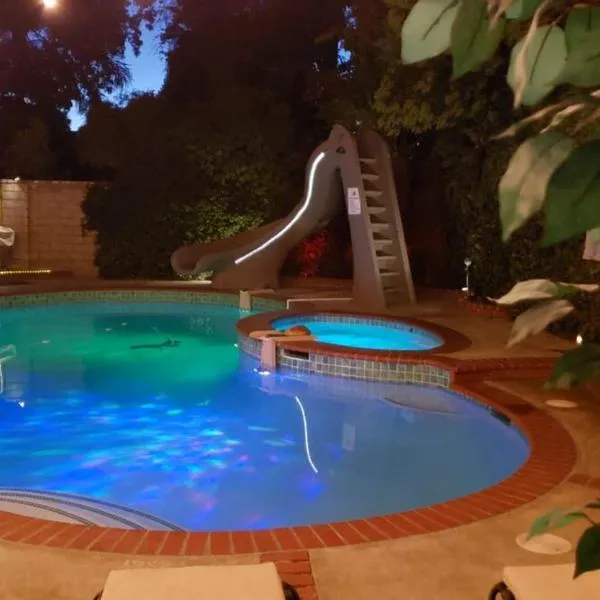 Cozy Guesthouse with Private Pool and Heated Jacuzzi, hotel in Santa Clarita