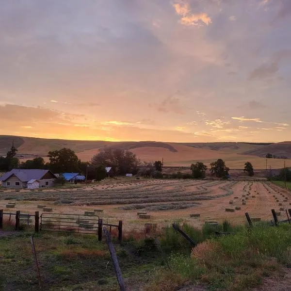 8 Mile Farm Bed & Breakfast, hotel in The Dalles