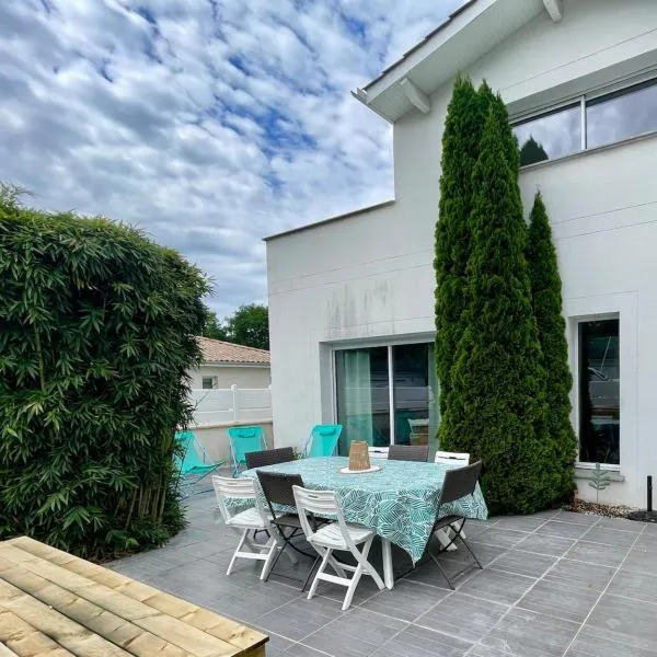 Bordeaux, ocean and vineyards, hotel v destinaci Le Pian-Médoc