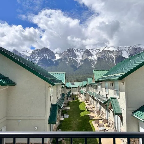 B233 Mountain View 2BD 2BT AC BonFire BBQ Townhome Close to Banff, hotel em Canmore
