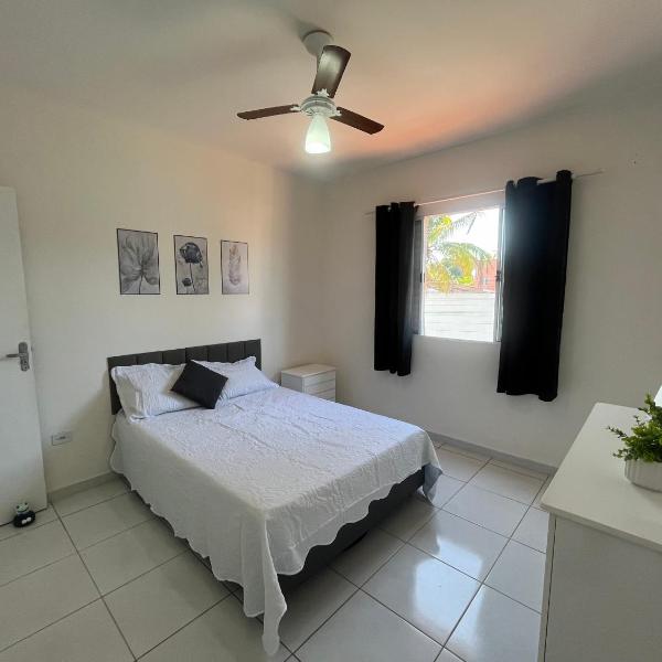 Casa 1 km da Praia Enseada com Garagem