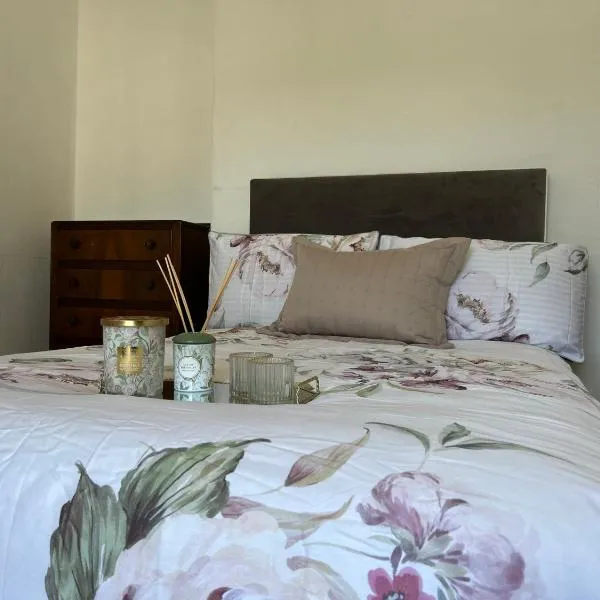 Comfortable room, hotel in Newbridge