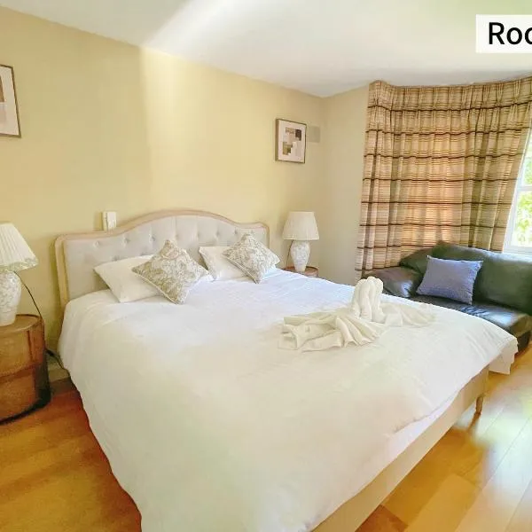 Peaceful Villa with Garden&Creek - Cozy room with private bathroom, hotel v destinaci Blackrock
