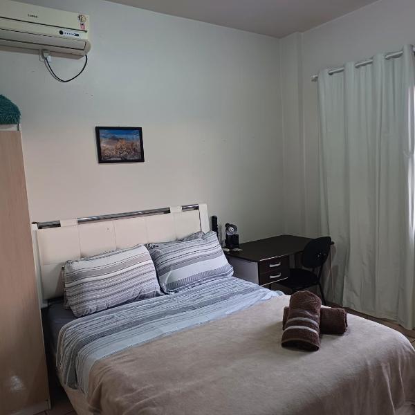 Apart perto da Unimed, Catedral e HSA de 2 quartos com AR, mini-Academia e garagem no Centro-sul