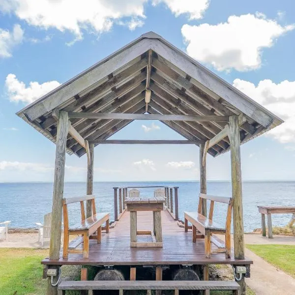 Amity Point में, होटल Belles on Ballow - Lorikeet Lodge - Absolute Waterfront