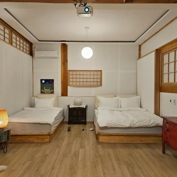 Haenggung stay Dalno - Suwon private house hanok, hotel v destinaci Suwon