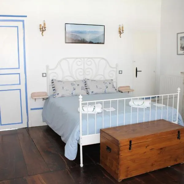 Chambres d'Hôtes L'Enclos des Jacobins, hotel v destinácii Saint-Girons