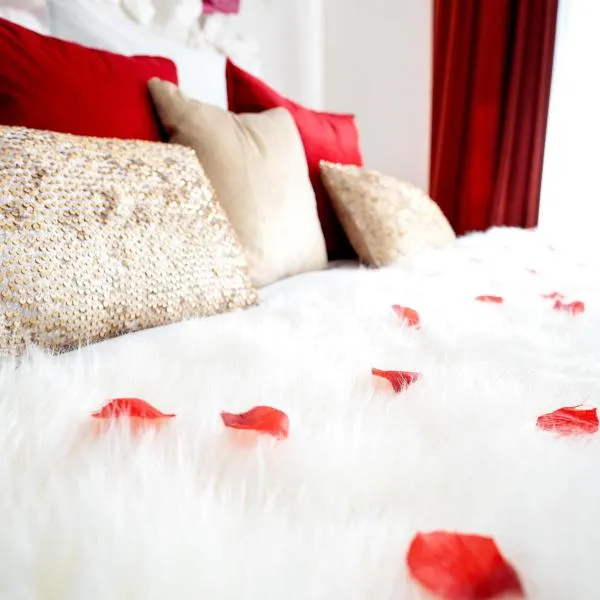 La Chambre des Secrets by Leslodgespa - Escapade romantique proche de Bâle avec terrasse privée, hotel in Hésingue