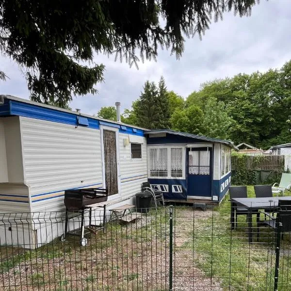 Caravane en pleine nature ferme proche de tout, hotel v destinaci Philippeville