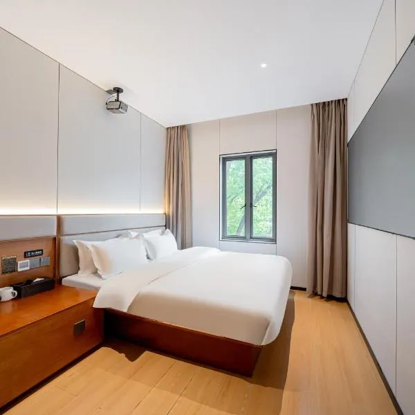 Xihe Hotel-Shanghai Lujiazui Lancun Road Subway Station Branch, hotel in Shanghai