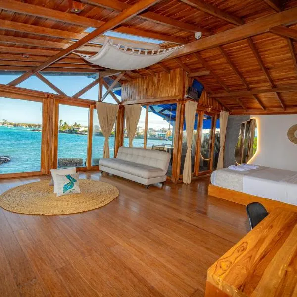 Blu Galapagos Sustainable Waterfront Lodge, hotel v destinaci Puerto Ayora