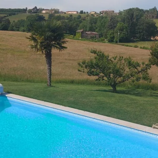 Cabane Wood & Spa, hotelli kohteessa Chasselay