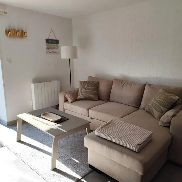 Appartement Le Maé avec terrasse et place de parking privative gratuit, hotel v destinaci Dole