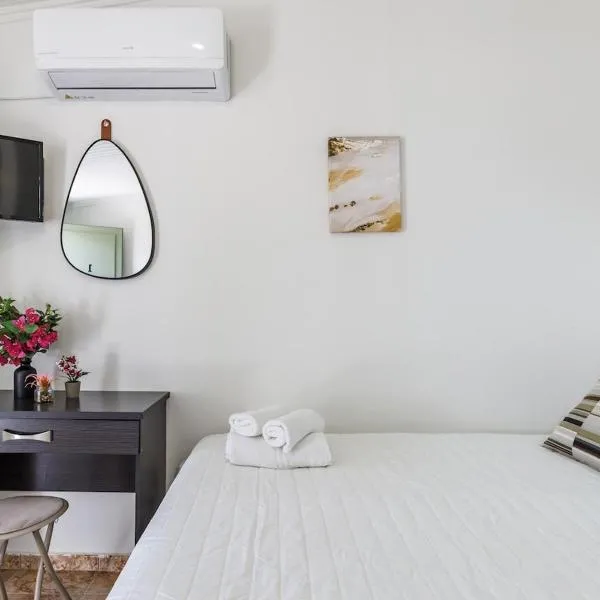 Lemon Trees Rooms II, hotel i Skopelos