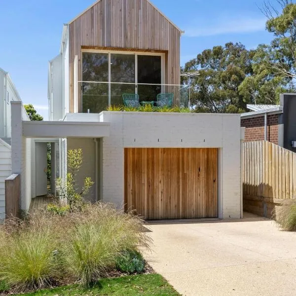 Laguna Beach House Ocean Grove-pets welcome, hotel v destinaci Ocean Grove