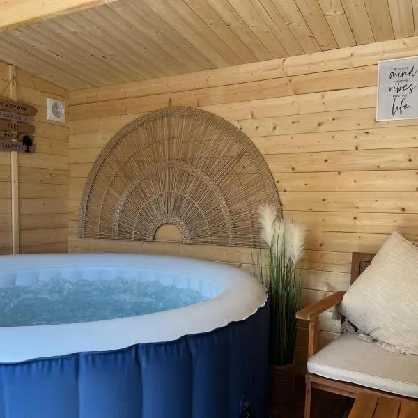 Escale Cosy à Pontoise Jacuzzi et terrasse – hotel w mieście Pontoise