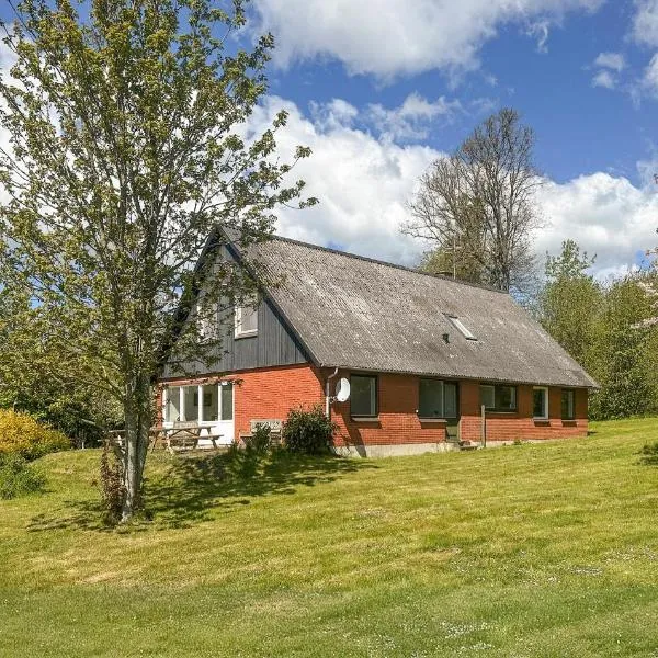 Nice Home In Aakirkeby With Wifi, hotel u gradu Åkirkeby