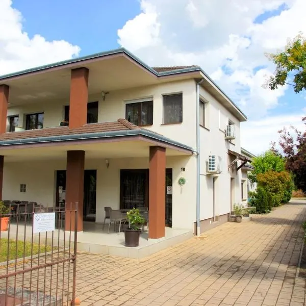 Solaris Garden Rooms – hotel w mieście Cserkeszőlő