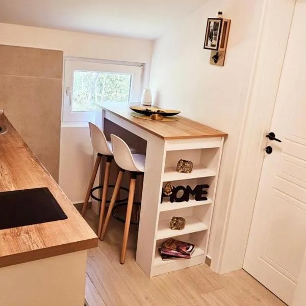 Apartman Anja, hotel in Baošići