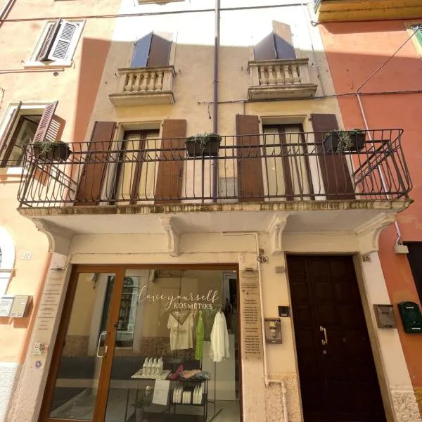 I Bastioni Rooms, hotel v destinaci Peschiera del Garda