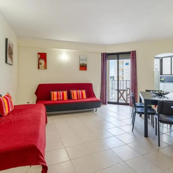 Bright 1BDR Apartment with Sea View by LovelyStay, hotel in Armação de Pêra
