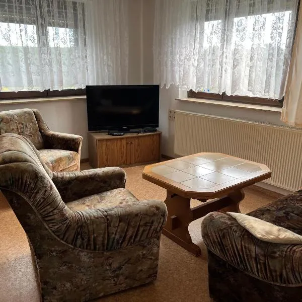 Schöne Zimmer mit gemeinsamer Nutzung von Bad, Toilette und Küche, hotel v destinaci Schwarzbach