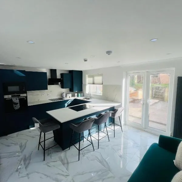 Anjaneya Homes - Double Room En-suites with Kitchenette, hotel v destinaci Ashford