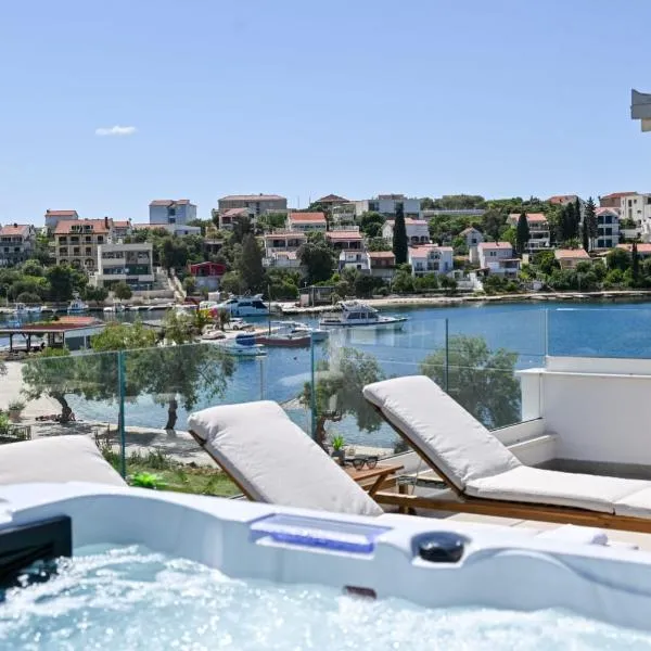 Villa Rozana - Beachfront Wellness Retreat, hotel v Seget Vranjici