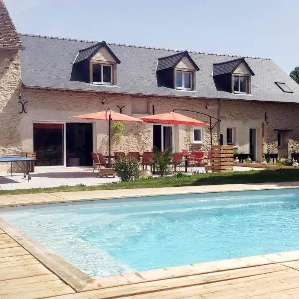 Gîte du bois Richer 4 étoiles avec piscine, hotel in Fougeré