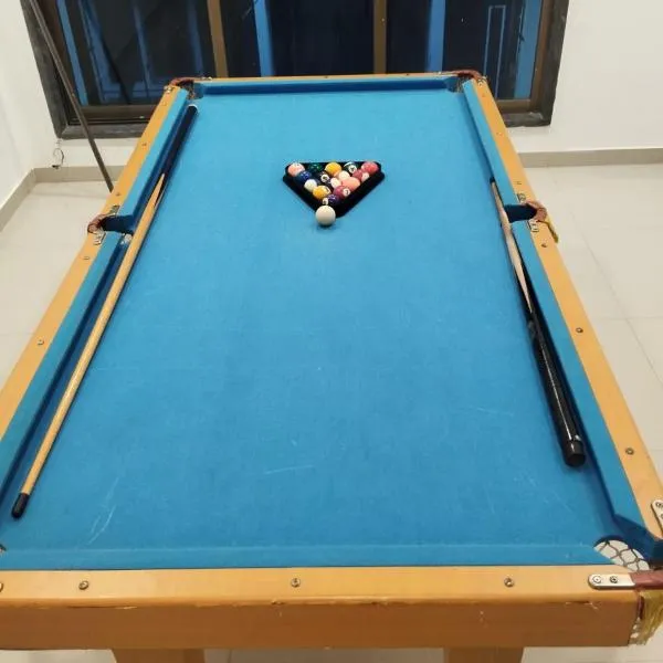 Twilight Stays ll 4PM Villa 3BHK ll Swimming Pool ll Snooker Tab ll AC ll BBQ, hotel v destinaci Lonavala