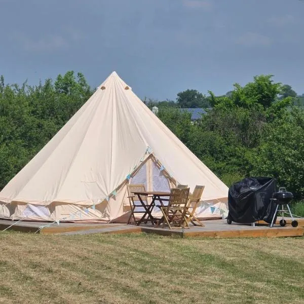 Camping le Monteil, hotel v destinaci Évaux-les-Bains