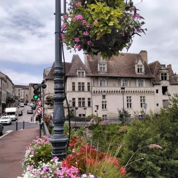 Logis 8 St Front gite urbain Périgueux – hotel w mieście Périgueux