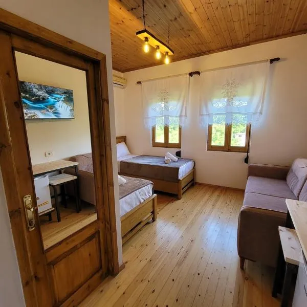 Jona Guest house, hotel v destinaci Gjirokastër