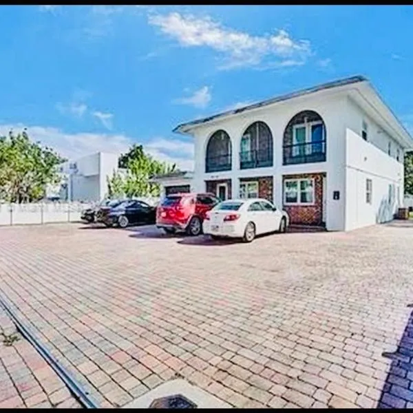 Sky Accommodation minutes from the airport FLL, hotel di Fort Lauderdale