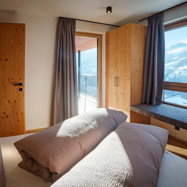Lahnerhof Mountain Retreat Chalets with Sauna and Alpine Flair, hotel en Lutago