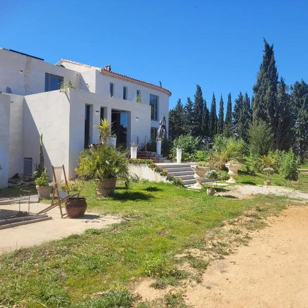 Villa Blanche, hotel v destinaci Arles