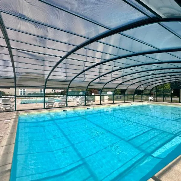 Chalet de 4 pers - Lac de Miel à 500m - Beynat - Parking Piscine โรงแรมในBeynat
