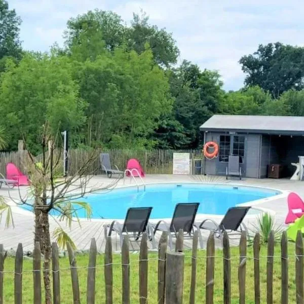 Camping 3 étoiles - Piscine - ccbbehi, hotel a Verruyes