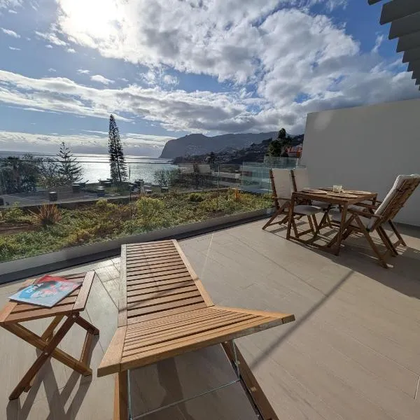 Breathtaking Oceanfront Living, Sunset Facing 3-Bedroom Flat in Acqua Residences, hotel in Funchal