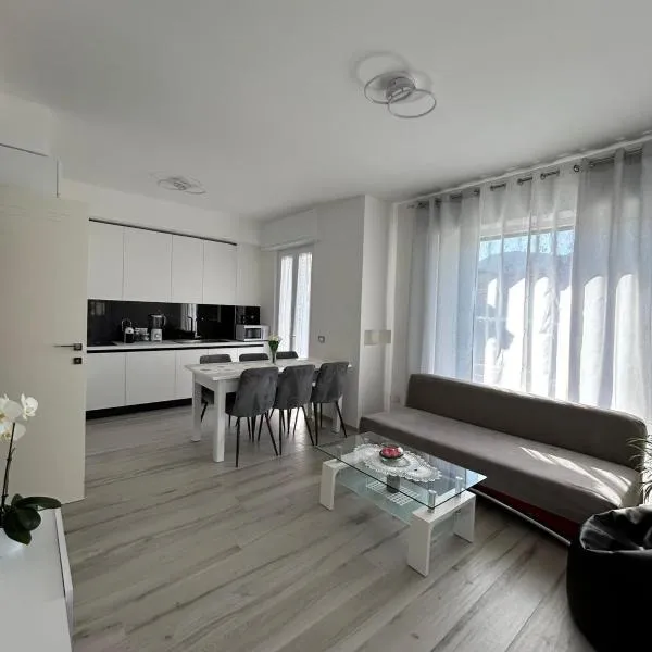 Appartamento Rajmonda, hotel v destinácii Luino