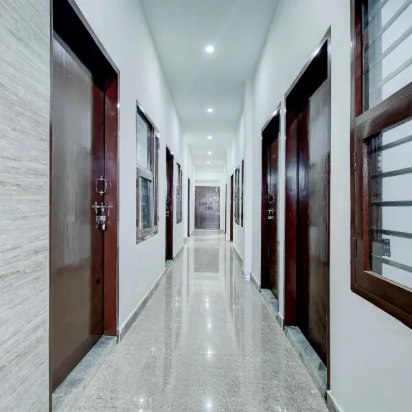 Hotel O NRI Guest House, hotel v destinaci Rājpura