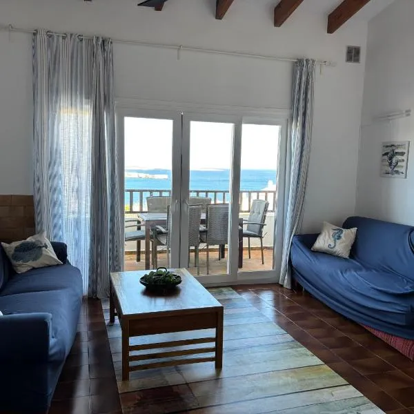 House with sea views and pool in Arenal del Castell, hotel in Arenal d'en Castell