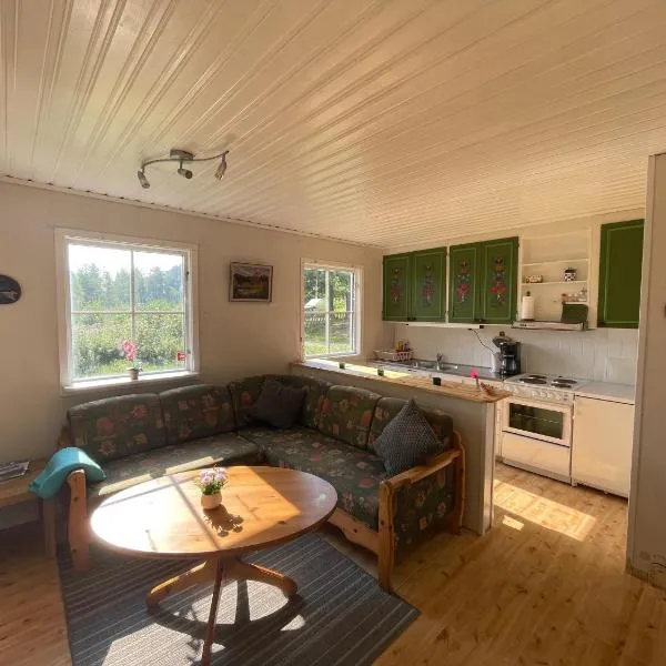 Häuschen ruhig gelegen, hotel v destinaci Lugnvik