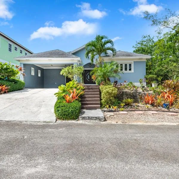 5min Walk from Love Beach A Spacious Home in Nassau, hotel em Orange Hill