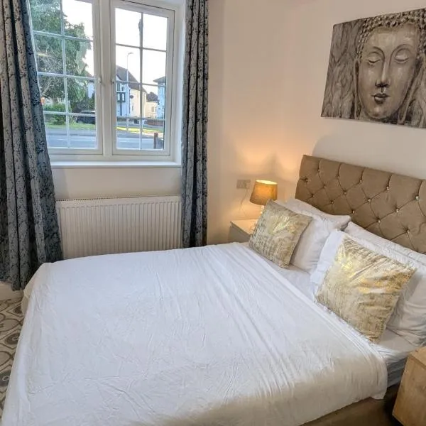 Annexe Studio private entrance, hallway and parking, hotel in Ruislip
