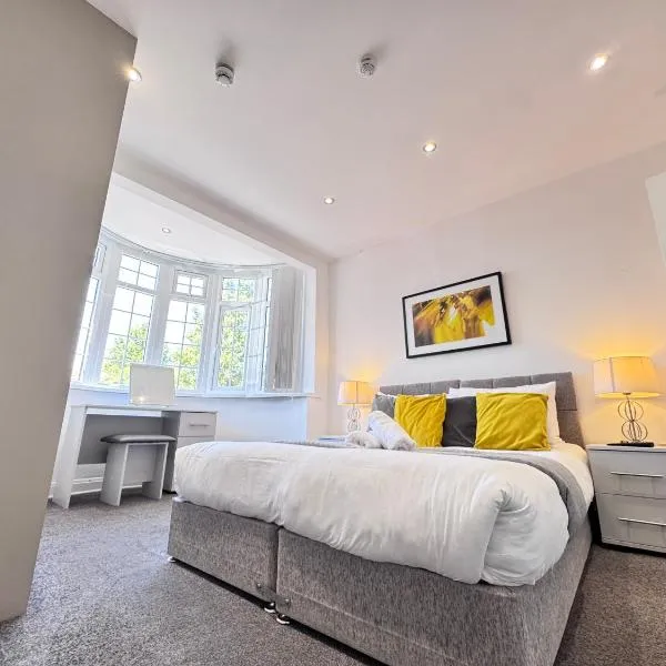 OX London Heathrow stay - 1 BUS to HEATHROW, hotel in New Bedfont