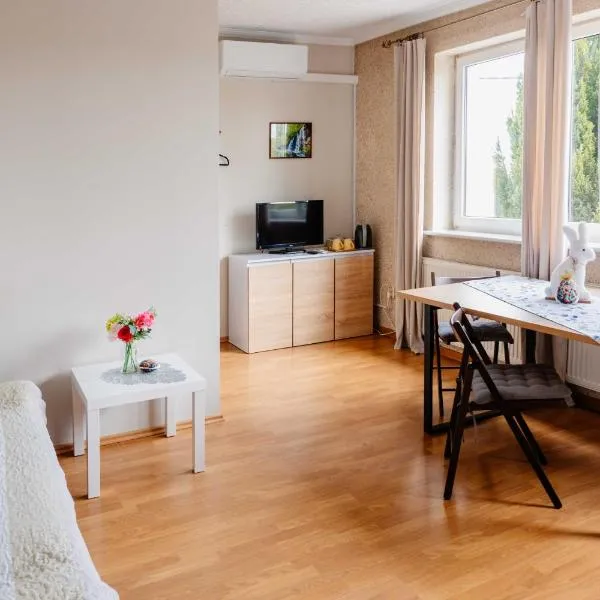 Mira - Mira pokoje z widokiem na jezioro, hotel v destinaci Chmielno