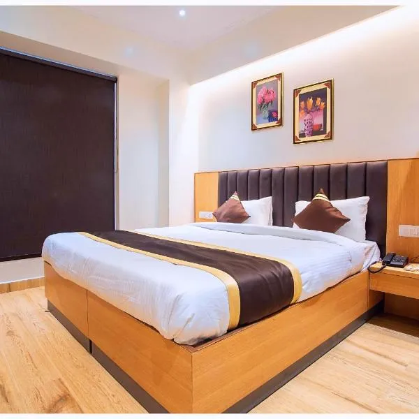 HOTEL B K R GRAND INN Near Shirdi Sai Baba Temple - ISKCON Temple - Lift & Parking Facilities - Fully Air Conditioning & Luxuary Room - Top Rated Hotel, ξενοδοχείο σε Τιρουπάτι