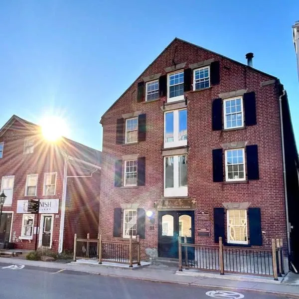 Lovely two bedroom 5 minute walk from ocean, hotel in Charlottetown