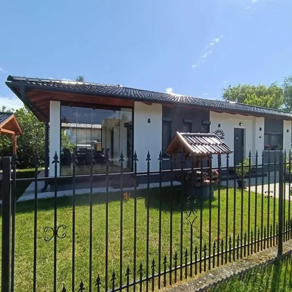 Casa Blanca Apartman II, hotel v destinaci Balatonfenyves